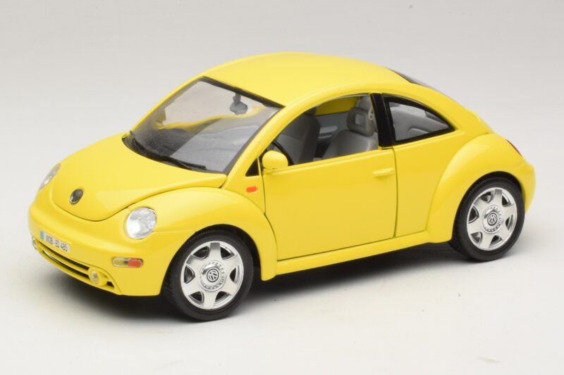 Volkswagen New Beetle A4 Geltonas Bburago 1:18 3302 Metalas