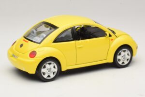 Volkswagen New Beetle A4 Geltonas Bburago 1:18 3302 Metalas - nuotrauka 3 iš 8