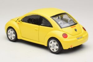 Volkswagen New Beetle A4 Geltonas Bburago 1:18 3302 Metalas - nuotrauka 7 iš 8