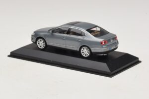 Volkswagen Passat B6 Pilka Metalik Minichamps 1:43 PASSAT006 Metalas - nuotrauka 3 iš 5
