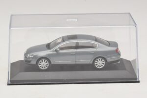 Volkswagen Passat B6 Pilka Metalik Minichamps 1:43 PASSAT006 Metalas - nuotrauka 4 iš 5