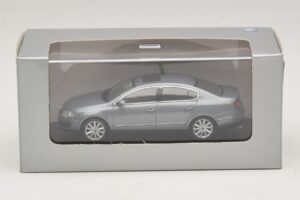 Volkswagen Passat B6 Pilka Metalik Minichamps 1:43 PASSAT006 Metalas - nuotrauka 5 iš 5