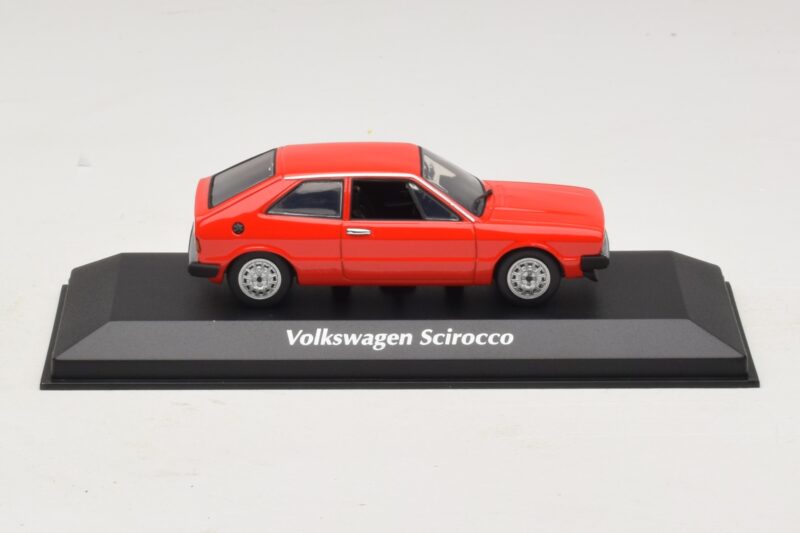 Volkswagen Scirocco Mk1 Raudonas Maxichamps 1:43 940050422 Metalas