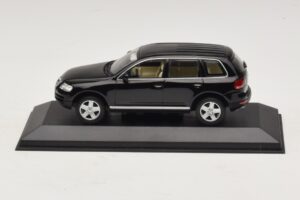 Volkswagen Touareg 7L Juodas Minichamps 1:43 TOUAREG002 Metalas