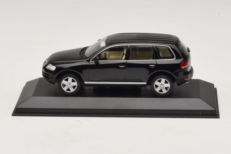 Volkswagen Touareg 7L Juodas Minichamps 1:43 TOUAREG002 Metalas