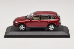 Volkswagen Touareg 7L Raudonas Minichamps 1:43 TOUAREG003 Metalas