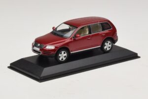 Volkswagen Touareg 7L Raudonas Minichamps 1:43 TOUAREG003 Metalas - nuotrauka 2 iš 5