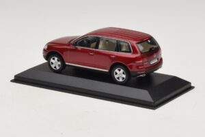 Volkswagen Touareg 7L Raudonas Minichamps 1:43 TOUAREG003 Metalas - nuotrauka 3 iš 5
