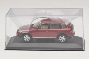 Volkswagen Touareg 7L Raudonas Minichamps 1:43 TOUAREG003 Metalas - nuotrauka 4 iš 5