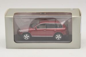 Volkswagen Touareg 7L Raudonas Minichamps 1:43 TOUAREG003 Metalas - nuotrauka 5 iš 5
