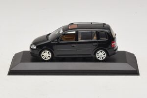 Volkswagen Touran 1T Juodas Minichamps 1:43 TOURAN005 Metalas