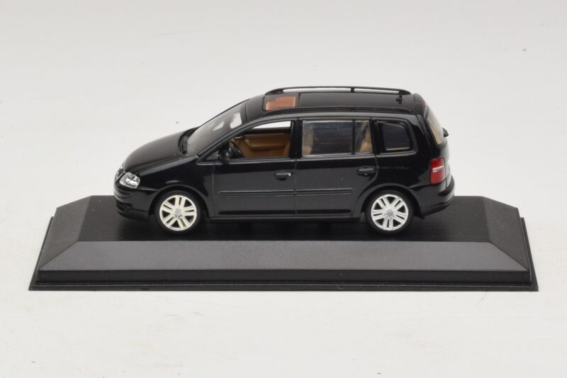 Volkswagen Touran 1T Juodas Minichamps 1:43 TOURAN005 Metalas