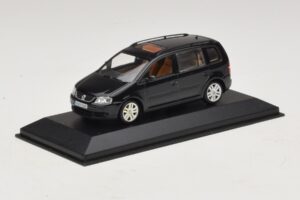 Volkswagen Touran 1T Juodas Minichamps 1:43 TOURAN005 Metalas - nuotrauka 2 iš 5