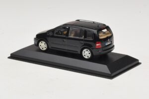 Volkswagen Touran 1T Juodas Minichamps 1:43 TOURAN005 Metalas - nuotrauka 3 iš 5