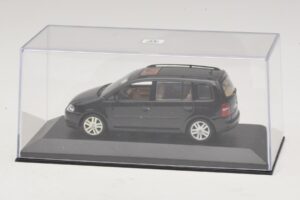 Volkswagen Touran 1T Juodas Minichamps 1:43 TOURAN005 Metalas - nuotrauka 4 iš 5