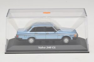 Volvo 240 GL Blue Metallic Maxichamps 1:43 940171400 Metalas - nuotrauka 4 iš 5
