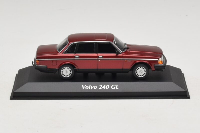 Volvo 240 GL Dark Red Metallic Maxichamps 1:43 Volvo 240 GL Dark Red Metallic Maxichamps 1:43 940171401 Metalas