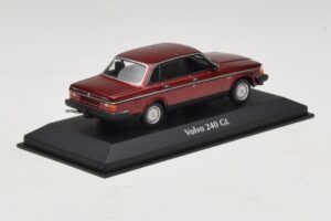 Volvo 240 GL Dark Red Metallic Maxichamps 1:43 940171401 Metalas - nuotrauka 2 iš 5