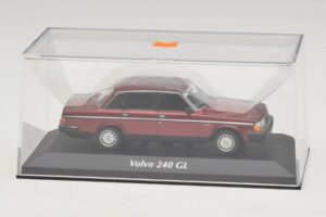 Volvo 240 GL Dark Red Metallic Maxichamps 1:43 940171401 Metalas - nuotrauka 4 iš 5