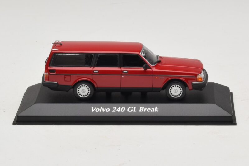 Volvo 240 GL Universalas Raudonas Maxichamps 1:43 940171410 Metalas