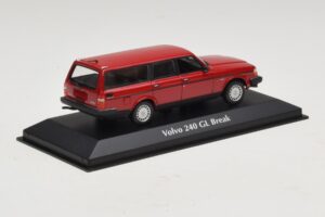 Volvo 240 GL Universalas Raudonas Maxichamps 1:43 940171410 Metalas - nuotrauka 2 iš 5