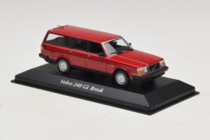 Volvo 240 GL Universalas Raudonas Maxichamps 1:43 940171410 Metalas - nuotrauka 3 iš 5