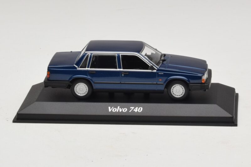 Volvo 740 Dark Blue Metallic Maxichamps 1:43 940171701 Metalas