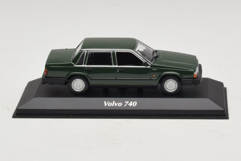 Volvo 740 Tamsiai Žalias Maxichamps 1:43 940171700 Metalas